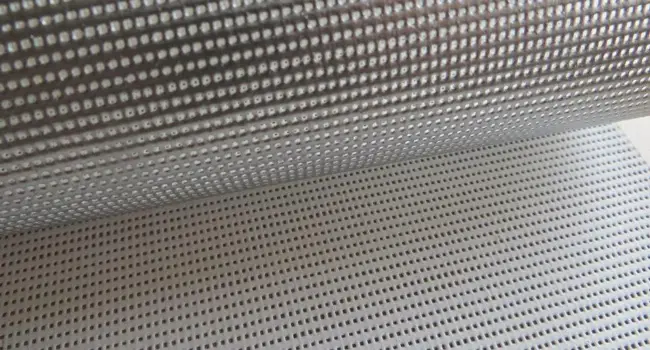 Benötigen Sie einen dauerhaften Schutz vor Sonne und Regen und möchten Sie große Flächen mit einem Sonnensegel beschatten? Unsere Sonnensegel ermöglichen einen vielseitigen Einsatz. Durch die Möglichkeiten der Individualanfertigung kommen sie dort zum Einsatz, wo Markisen nicht ausreichen. Der Form- und Farbgestaltung sind kaum Grenzen gesetzt, ob über der Terrasse, dem Swimmingpool, dem Kinderspielplatz oder dem Gastgarten. Verwirklichen Sie Ihren Wunsch nach einem entspannten Sommer mit den Sonnensegeln.